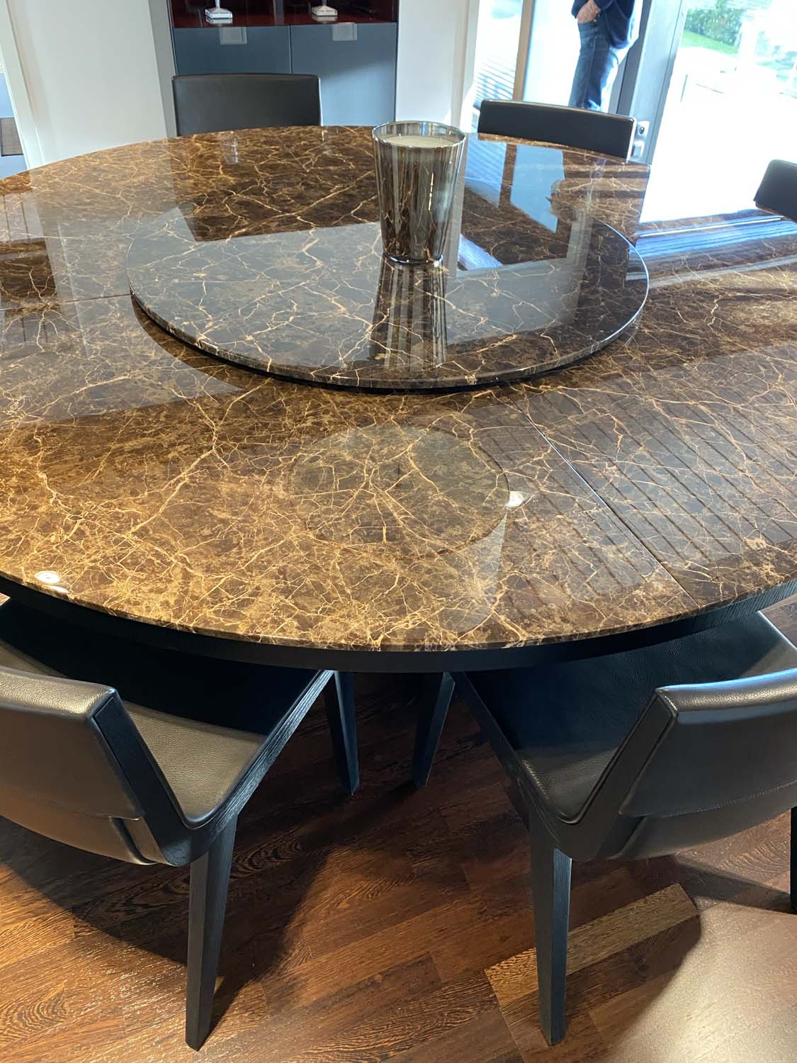 Table de luxe destinée à être déménagée