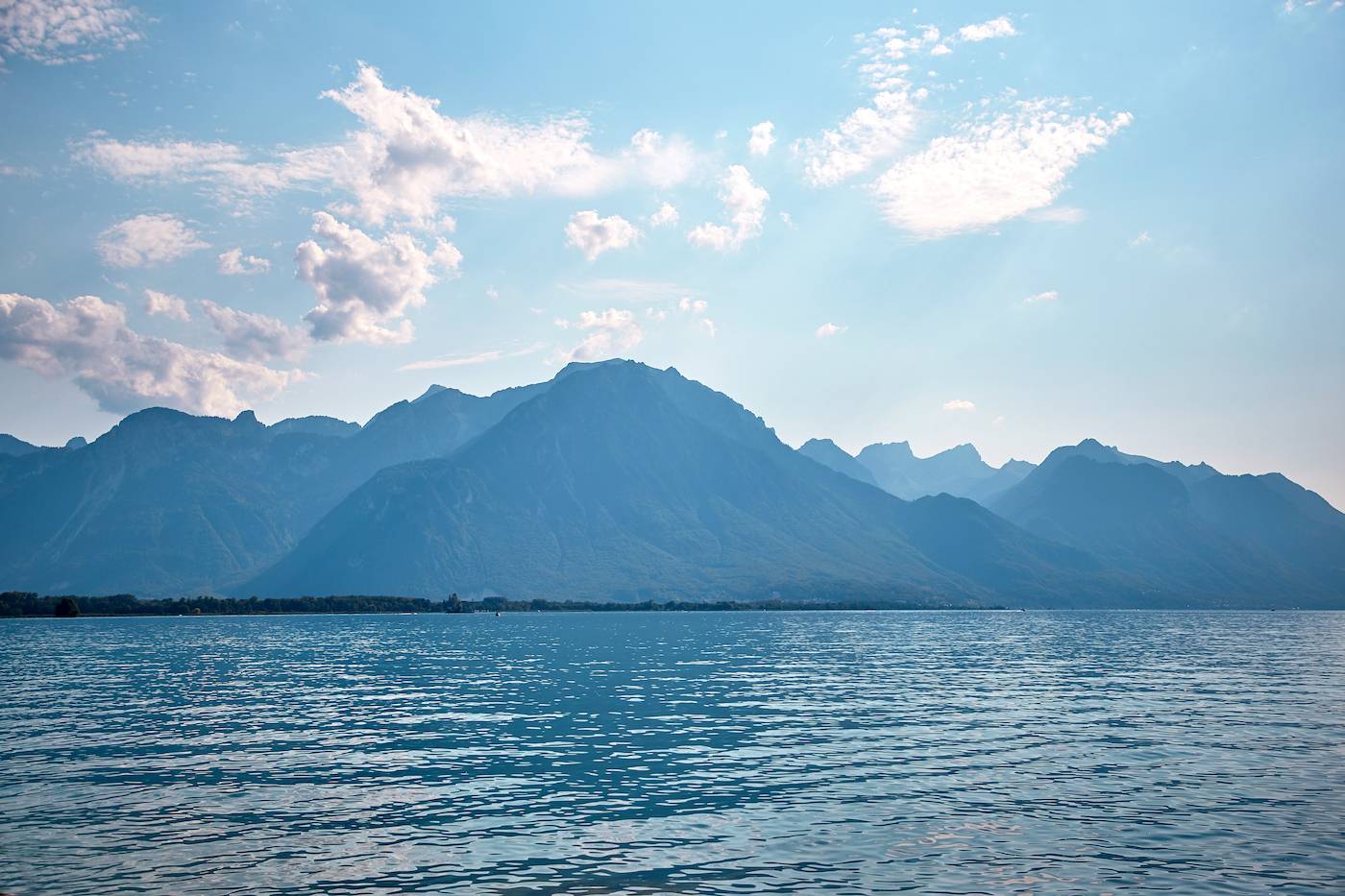 Montagnes et Lac Leman en Haute-Savoie
