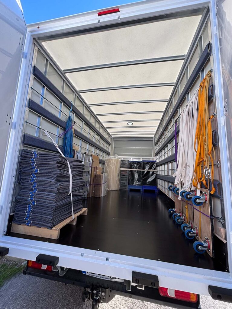 Intérieur de camion de déménagement